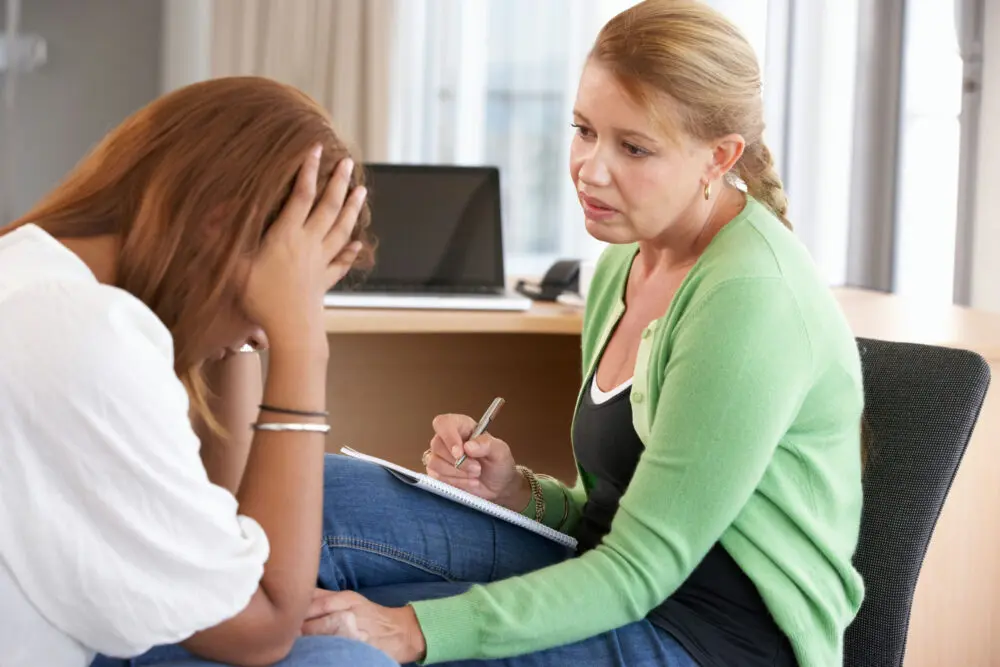 individual-therapy-for-addiction-recovery therapist guiding girl in individual mental health therapy