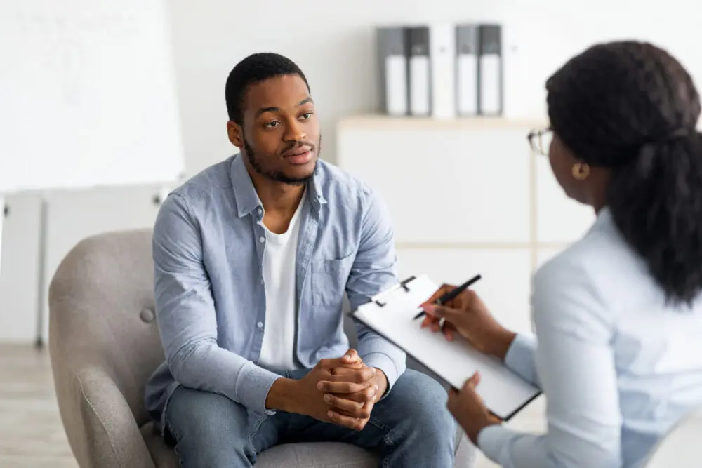 individual-therapy-support-addiction-recovery therapist advising patient during individual addiction therapy